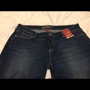 Arizona medium wash denim crop capri